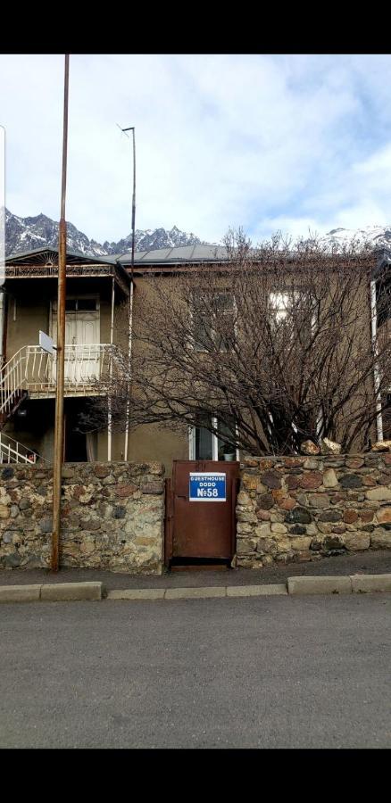 Guest House Dodo Kazbegi Exterior foto